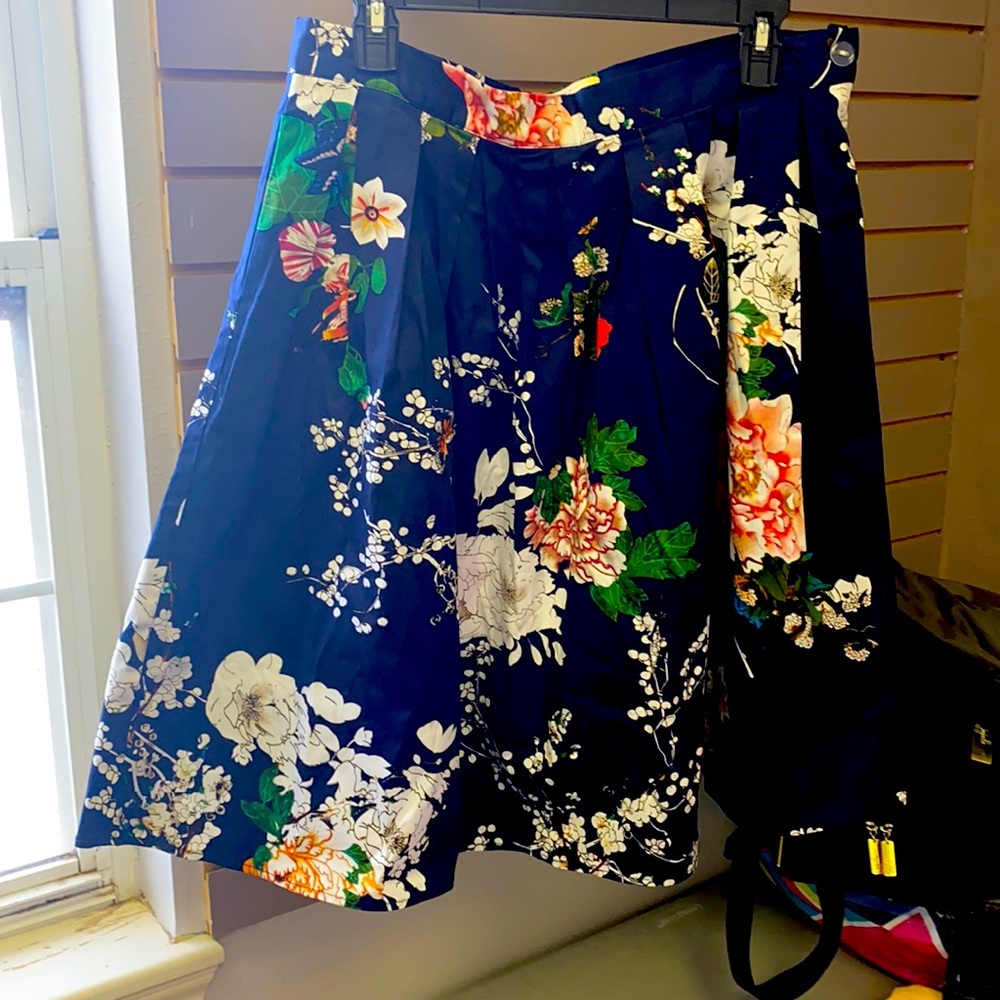 Super cute spring a line skirt with pleats